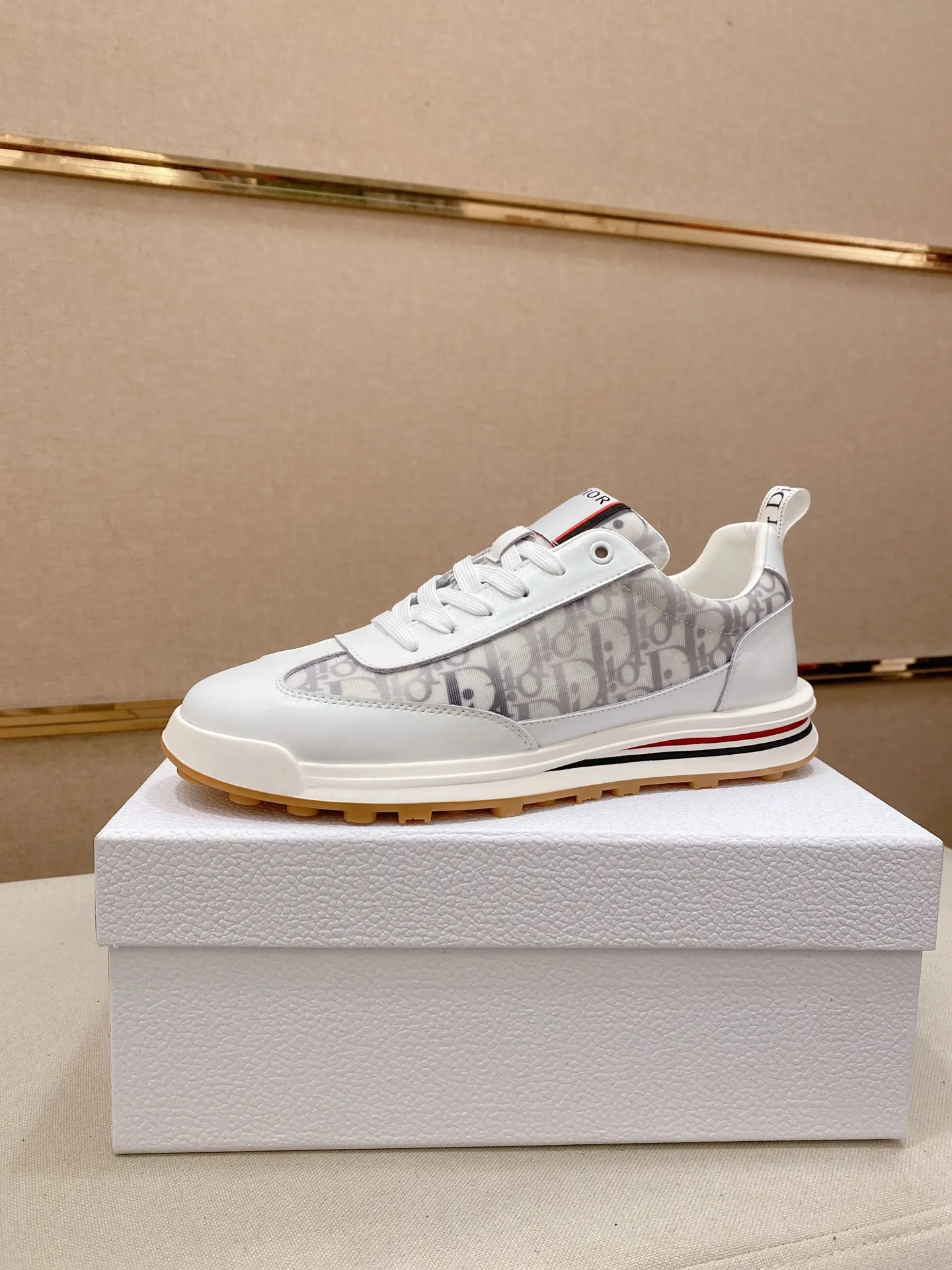 Factory price: 420💰[Dior·Dior] New casual sports style men's shoes, new spring and summer design, perfect workmanship, lace-up lazy style to create wardrobe quality, upper: imported cowhide, sheepskin lining is soft and comfortable, ultra-light TPU wear-resistant outsole, simple, versatile fashion men's shoes, excellent color code number 38--44. (Can be customized for 45 non-refundable)